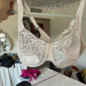 Vintage Vanity Fair 42C White Lace Semi Sheer Embroidery Underwire Bra - flaw